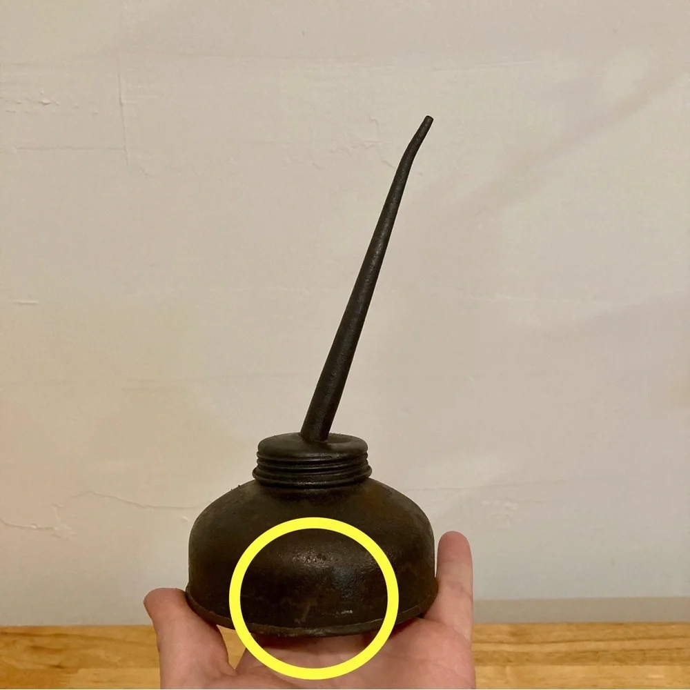 Vintage oil can